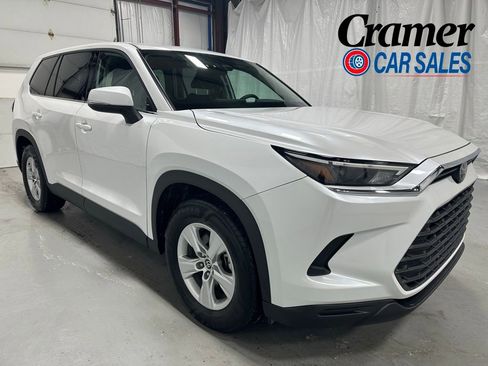 Used 2025 Toyota Grand Highlander AWD image 1