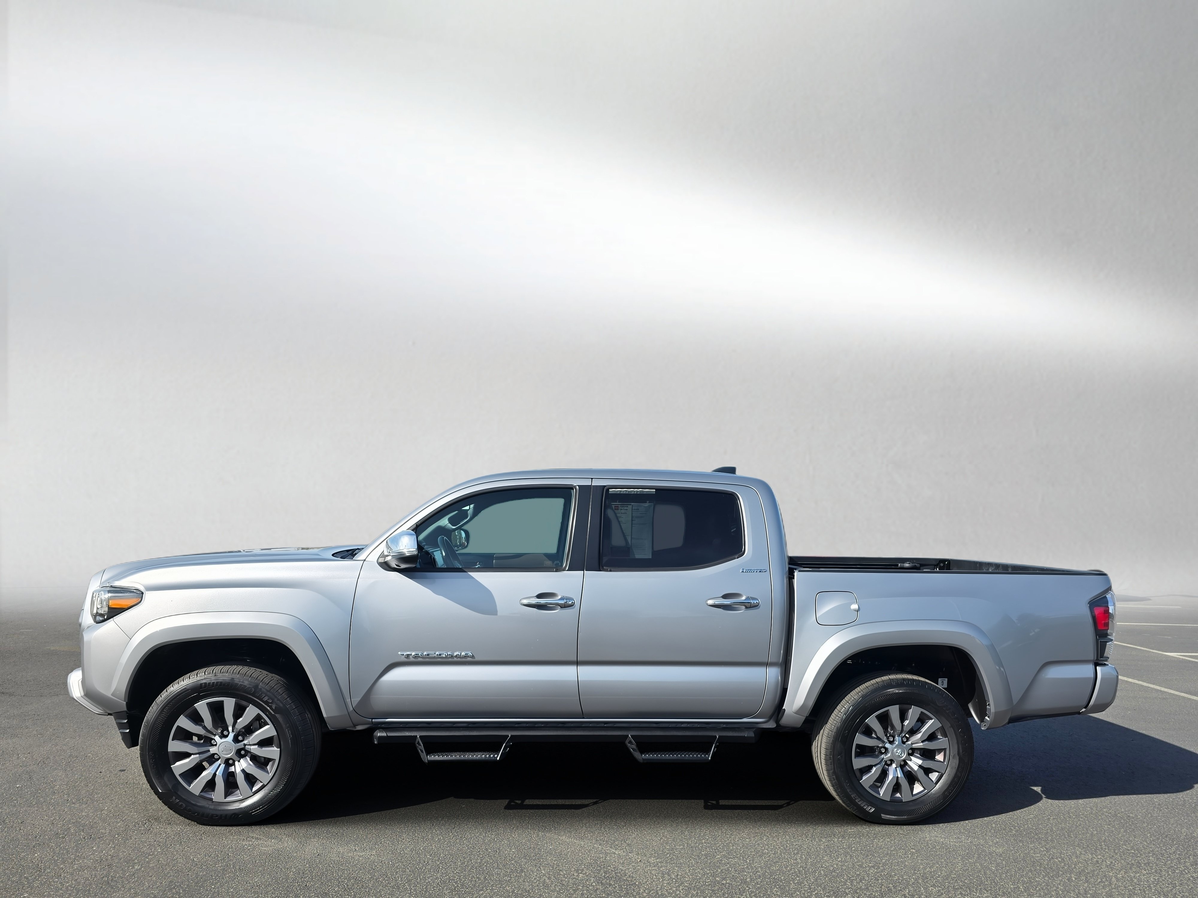 Used 2020 Toyota Tacoma Limited AWD/4WD image 2