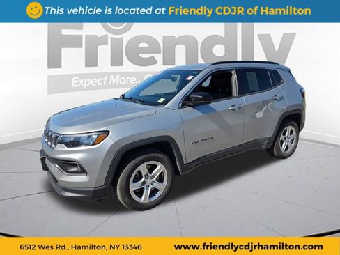 Used 2023 Jeep Compass Latitude w/ Convenience Group AWD/4WD image 1