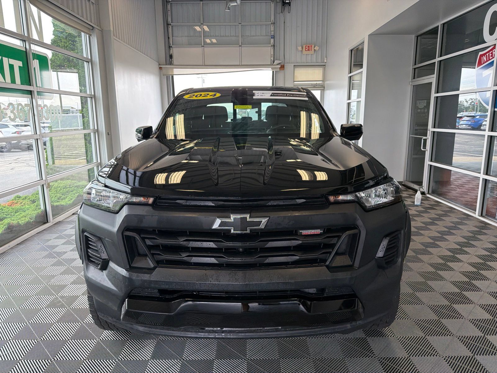 Used 2024 Chevrolet Colorado Trail Boss w/ Technology Package AWD/4WD image 2