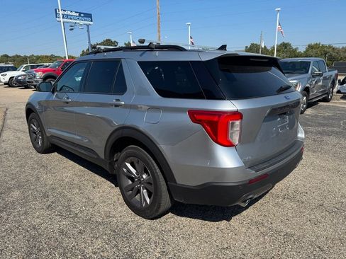 Used 2024 Ford Explorer XLT w/ Equipment Group 202A AWD/4WD image 5