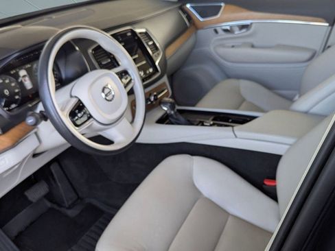 Used 2021 Volvo XC90 T6 Momentum w/ Advanced Package image 4