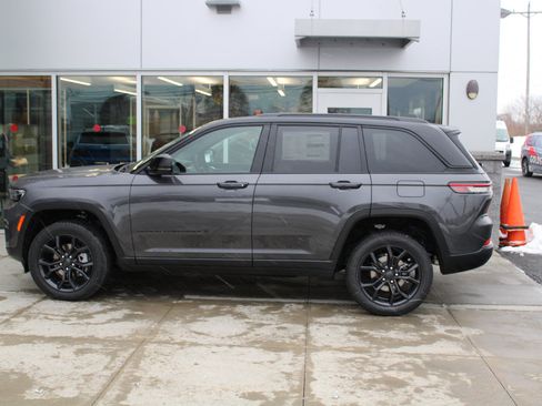 New 2025 Jeep Grand Cherokee Limited image 5