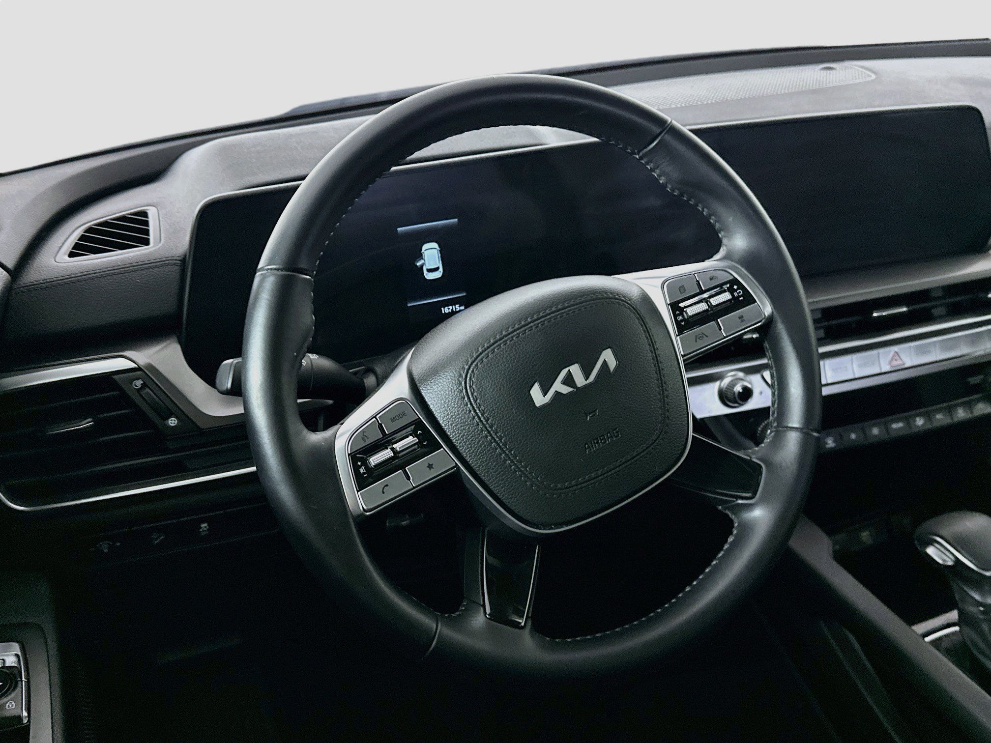Used 2025 Kia Telluride LX FWD image 18
