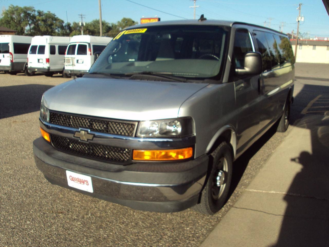 Used 2017 Chevrolet Express 3500 LT w/ LT Preferred Equipment Group RWD image 4