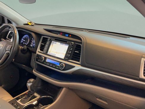 Used 2019 Toyota Highlander Limited FWD image 51