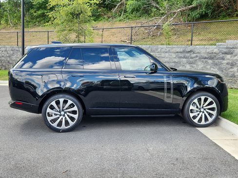 New 2025 Land Rover Range Rover SE image 11