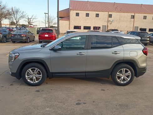 Used 2024 GMC Terrain SLE image 4