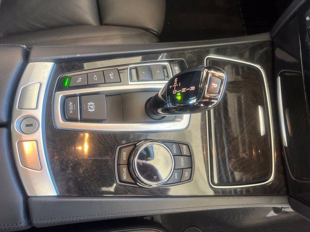 Used 2015 BMW 750Li xDrive AWD/4WD image 25