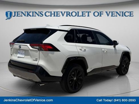 Used 2022 Toyota RAV4 SE AWD/4WD image 5