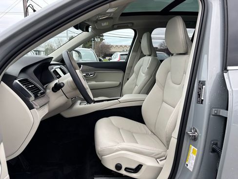 Certified 2025 Volvo XC90 T8 Plus w/ Protection Package Premier AWD/4WD image 18
