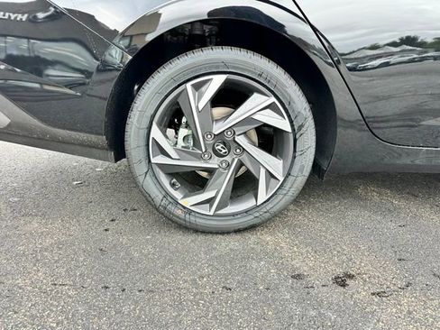 New 2025 Hyundai Elantra SEL FWD image 33