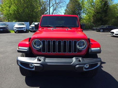 Used 2025 Jeep Wrangler Unlimited Sahara AWD/4WD image 2