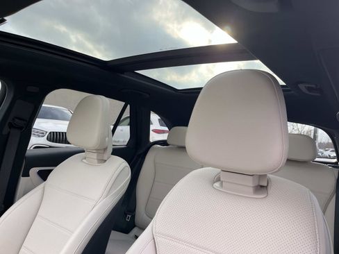 Used 2025 Mercedes-Benz GLC 300 4MATIC image 23