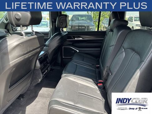 Used 2023 Jeep Wagoneer Series III w/ Preferred Equipment Group AWD/4WD image 9