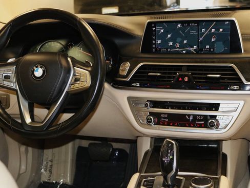 Used 2016 BMW 740i RWD image 21