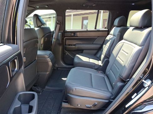 Used 2025 Hyundai Santa Fe Calligraphy w/ Tow & Go Package AWD/4WD image 10