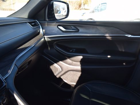 Used 2024 Jeep Grand Cherokee L Overland image 18