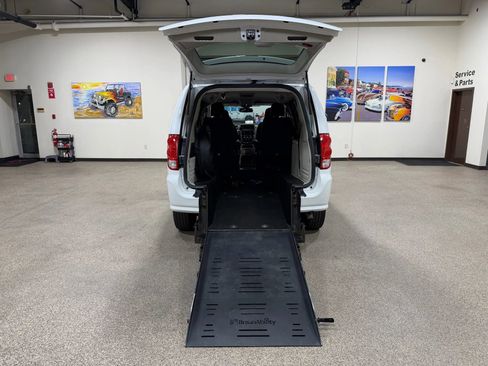 Used 2019 Dodge Grand Caravan SE image 26