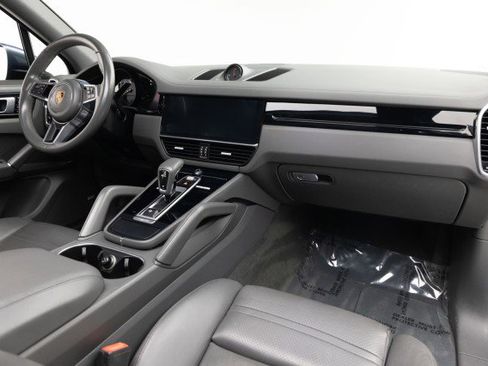 Used 2019 Porsche Cayenne image 2