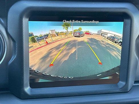 Used 2023 Jeep Wrangler Unlimited w/ Sun & Screen Package image 16