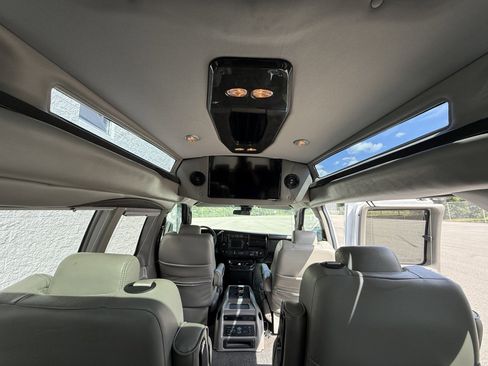 Used 2019 GMC Savana 2500 image 17