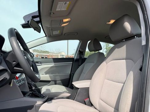 Used 2020 Hyundai Elantra SE w/ Cargo Package (C1) FWD image 24