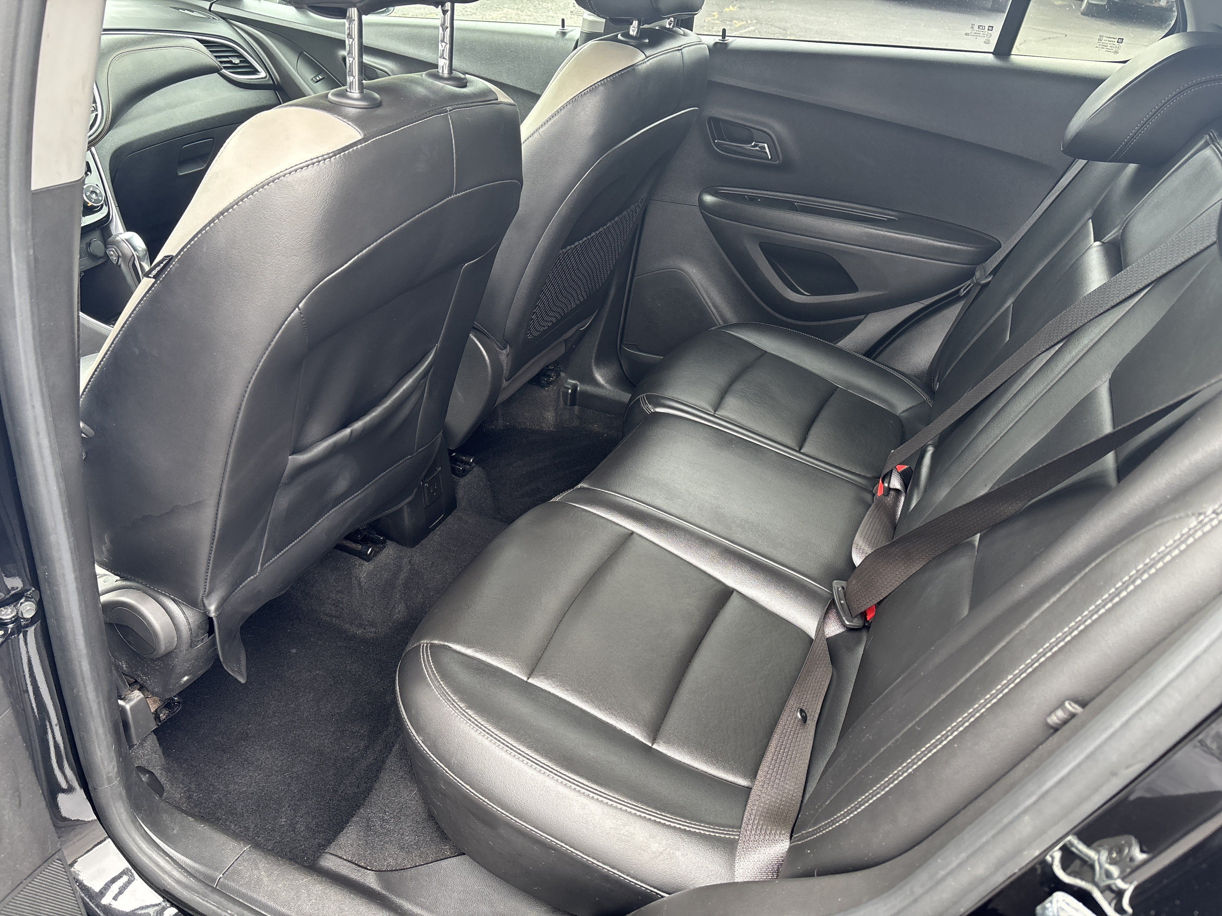 Used 2019 Chevrolet Trax Premier w/ Midnight Edition AWD/4WD image 9