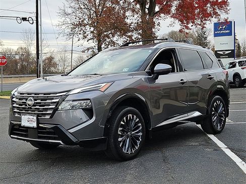 Certified 2025 Nissan Rogue Platinum image 3