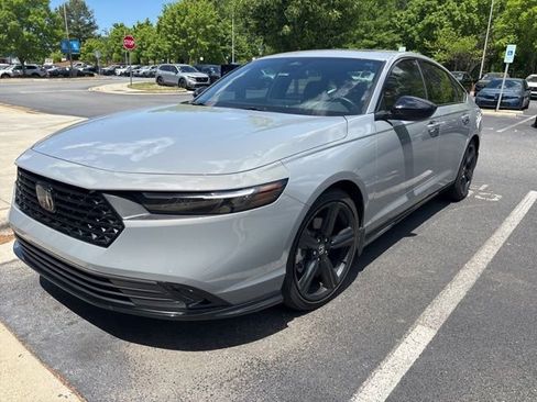 Used 2024 Honda Accord Sport image 3