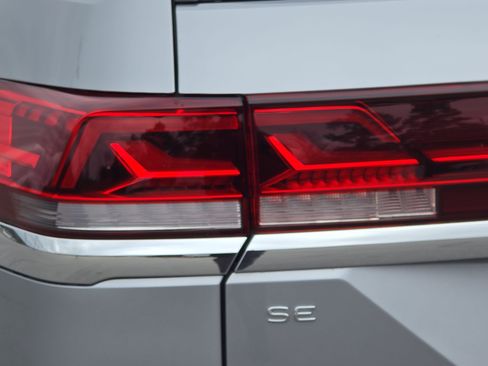 Used 2024 Volkswagen Atlas SE image 30