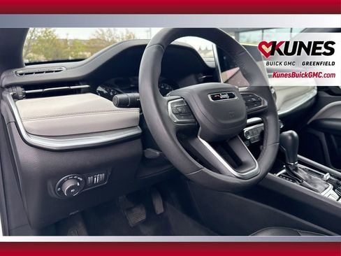 Used 2025 Jeep Compass Limited AWD/4WD image 13