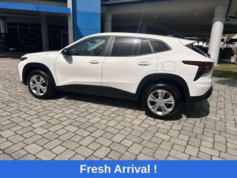 Used 2025 Chevrolet Trax LS FWD image 33
