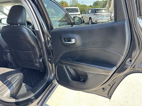 Used 2018 Jeep Compass Latitude image 17