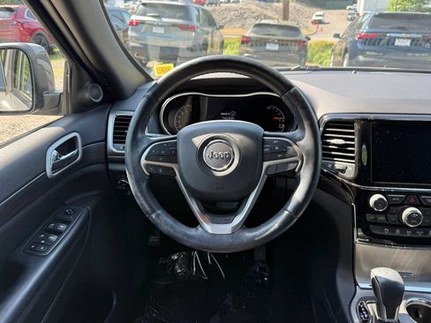 Used 2021 Jeep Grand Cherokee Laredo X AWD/4WD image 19