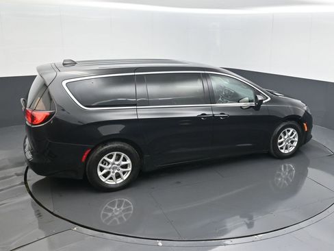 Used 2017 Chrysler Pacifica Touring image 24