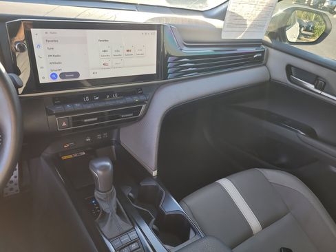 Certified 2025 Toyota Camry SE image 21