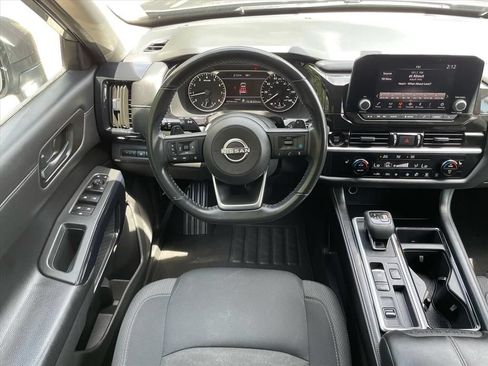 Used 2025 Nissan Pathfinder SV FWD image 3