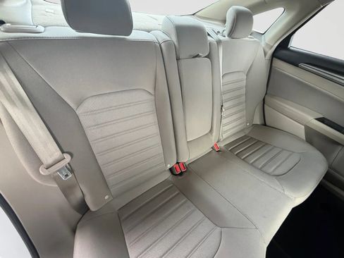Used 2019 Ford Fusion SE FWD image 18