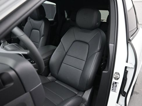 New 2025 Porsche Cayenne image 5