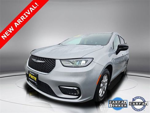 Used 2024 Chrysler Pacifica Touring-L image 1