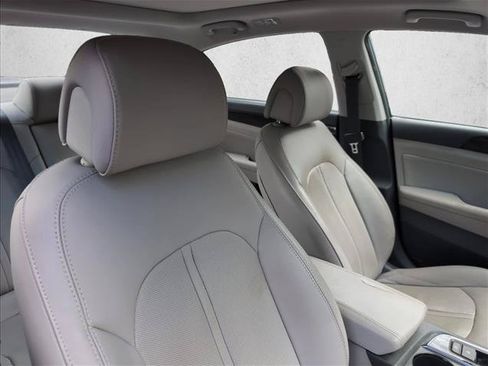 Used 2016 Hyundai Sonata Limited w/ Option Group 05 FWD image 25