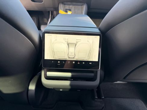 Used 2026 Tesla Model Y AWD image 18
