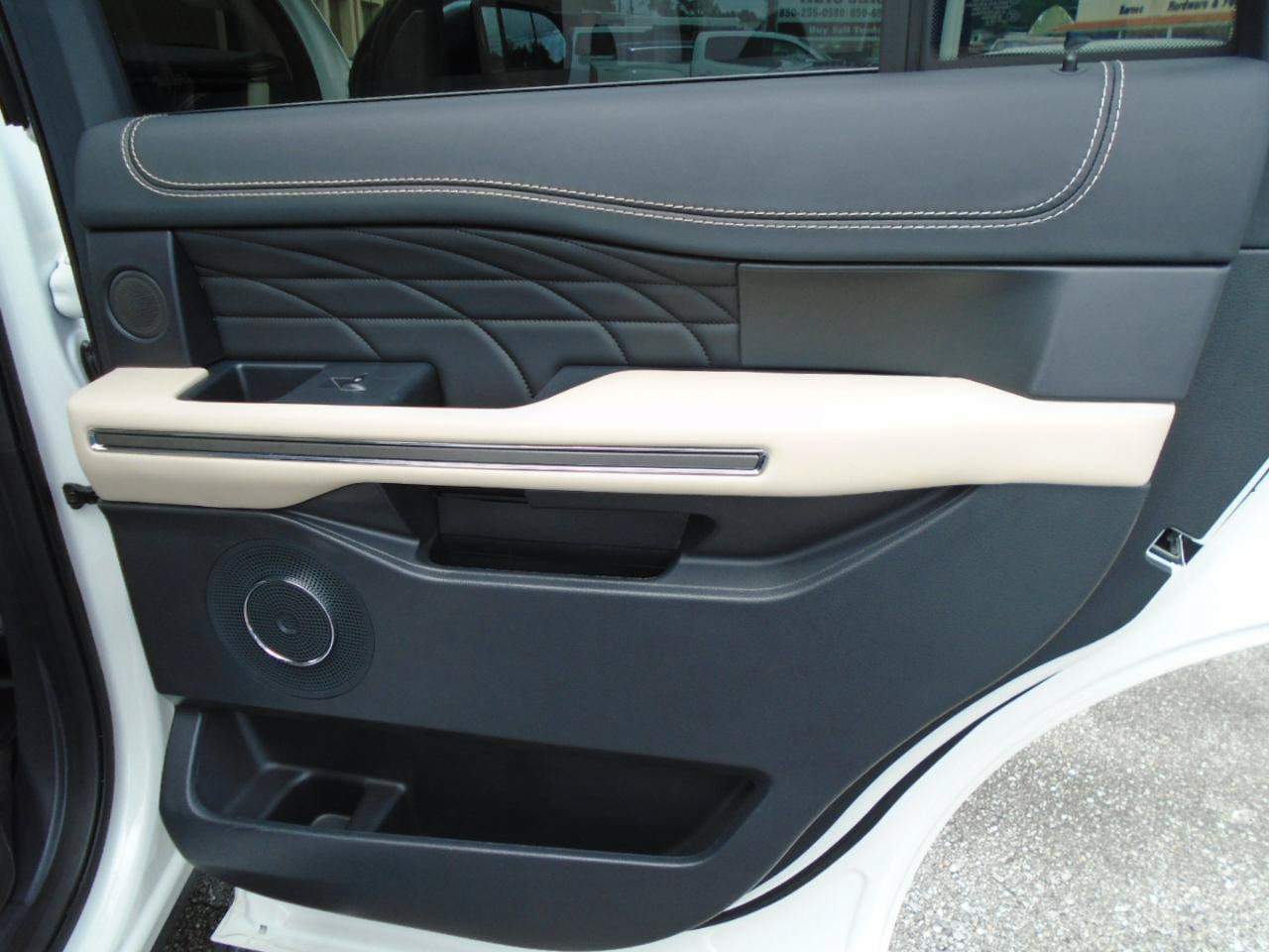 Used 2024 Ford Expedition Platinum RWD image 13