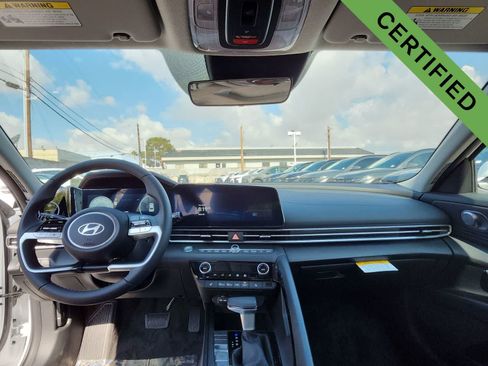 Used 2025 Hyundai Elantra SEL FWD image 14