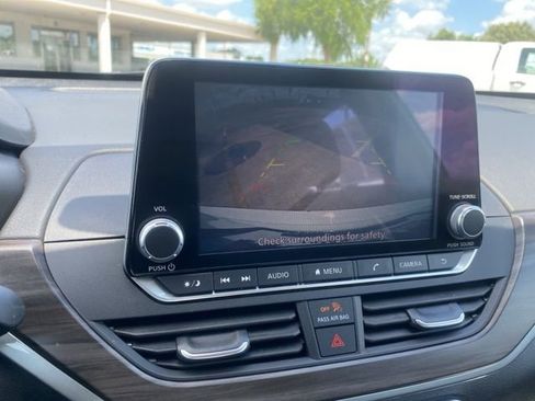 Used 2025 Nissan Altima 2.5 SV FWD image 27