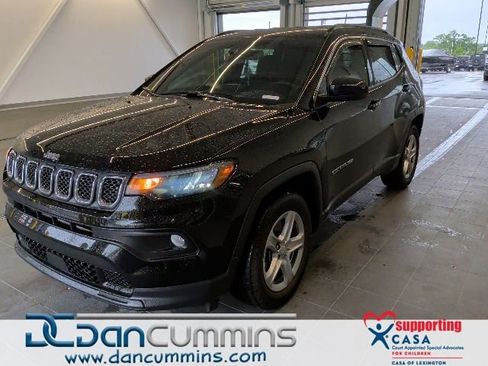 Used 2023 Jeep Compass Latitude w/ Convenience Group AWD/4WD image 1