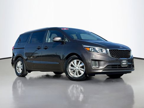 Used 2016 Kia Sedona LX image 1