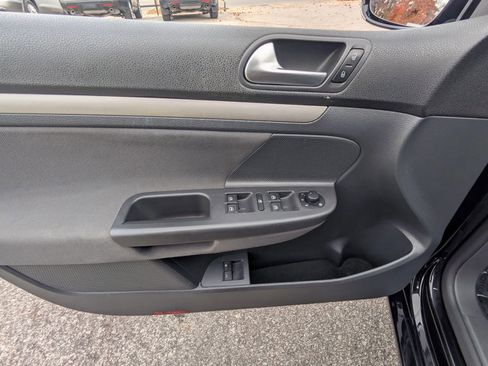 Used 2009 Volkswagen Rabbit S image 14