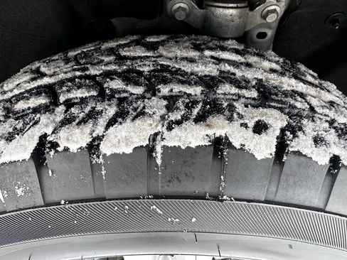 Certified 2024 Ford Explorer XLT w/ Equipment Group 202A image 21